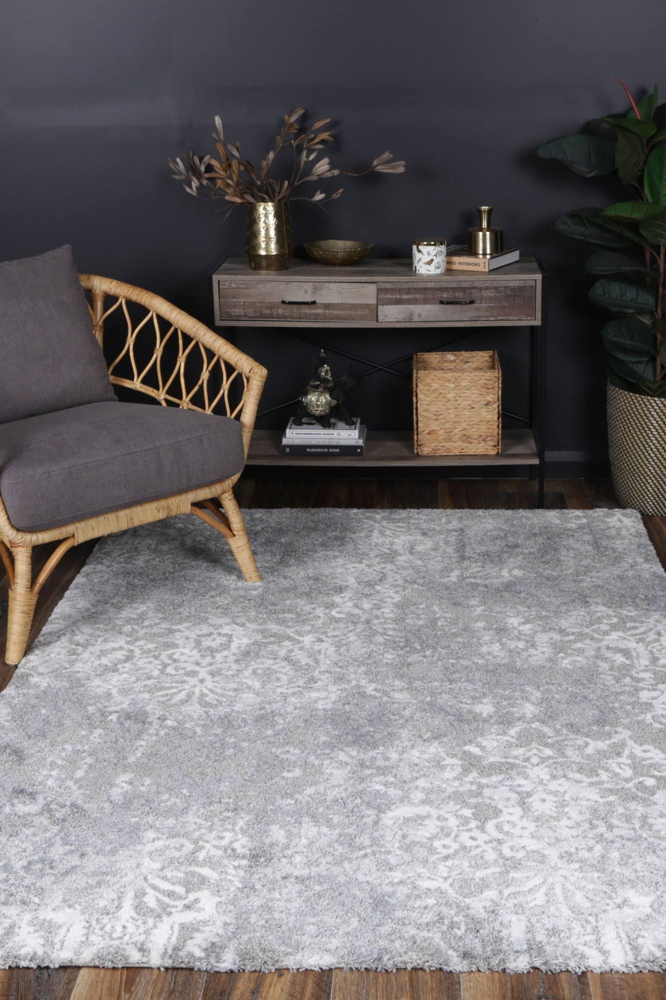 Yuzil Transitional Floral Rug