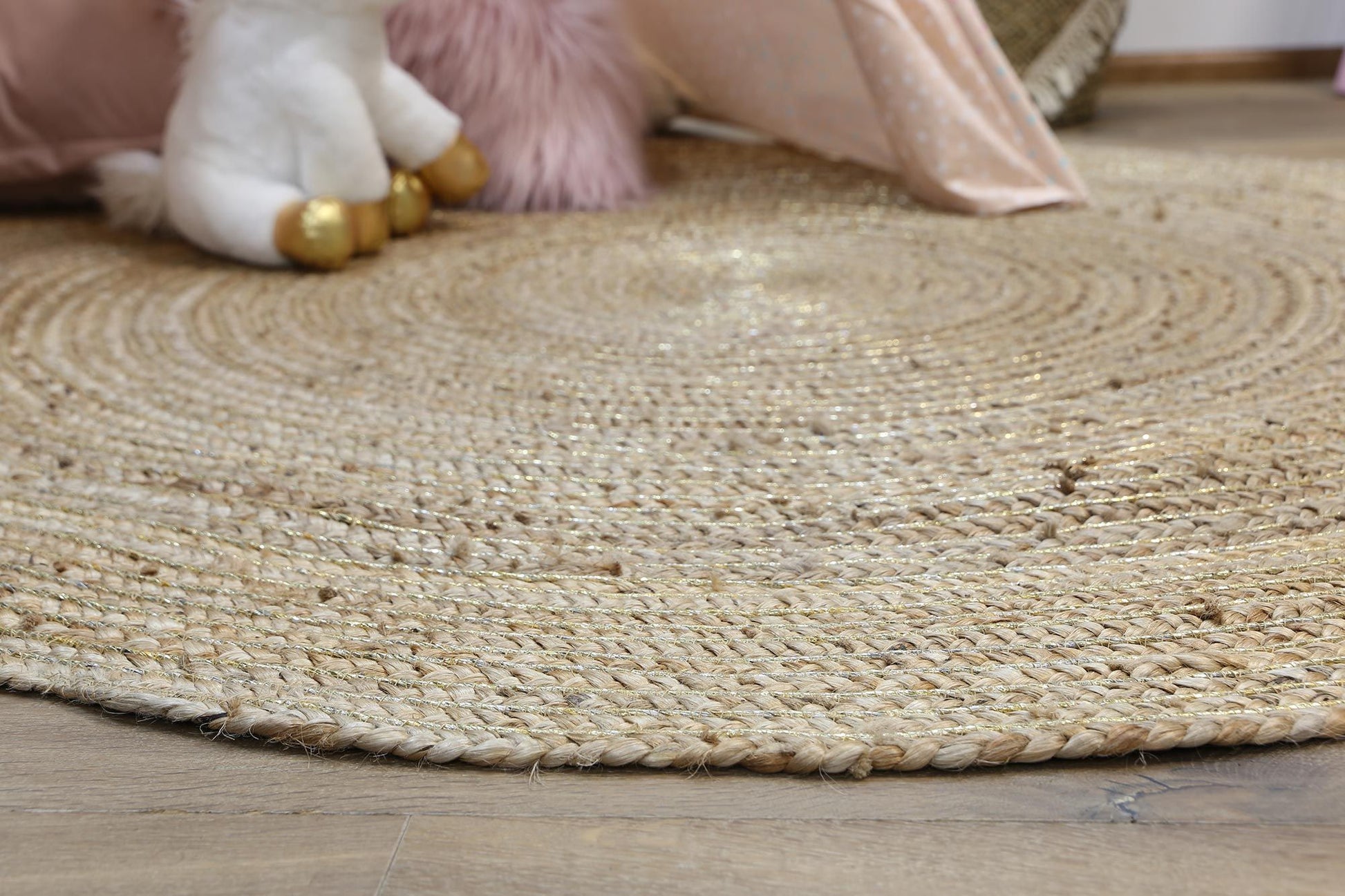 Zari Gold Jute Round Rug