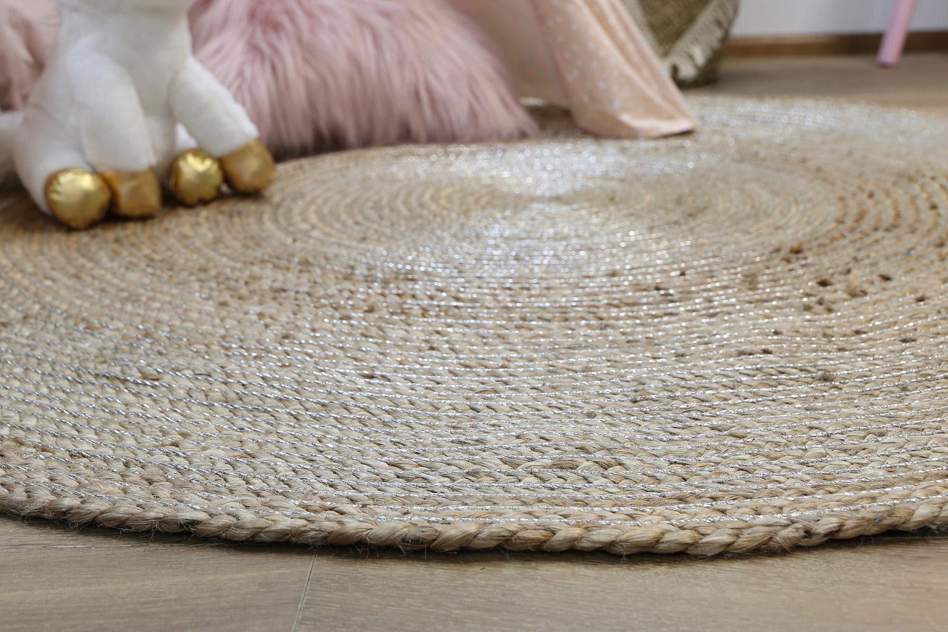 Zari Silver Jute Round Rug